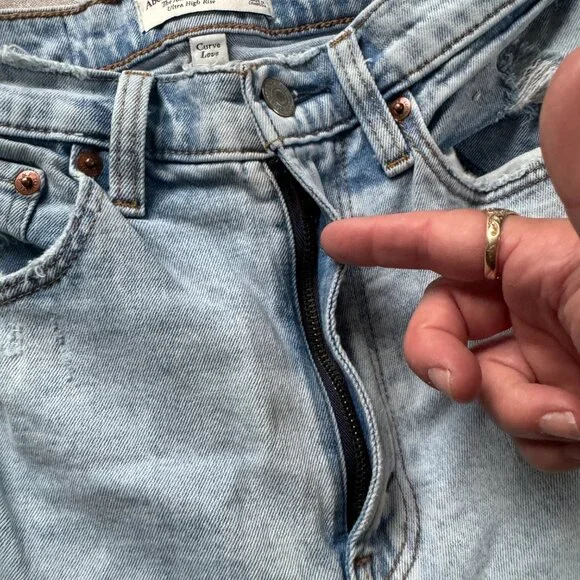 EUC Abercrombie The Ankle Straight Ultra High Rise Jeans in Light Denim Sz 25 - Picture 4 of 6